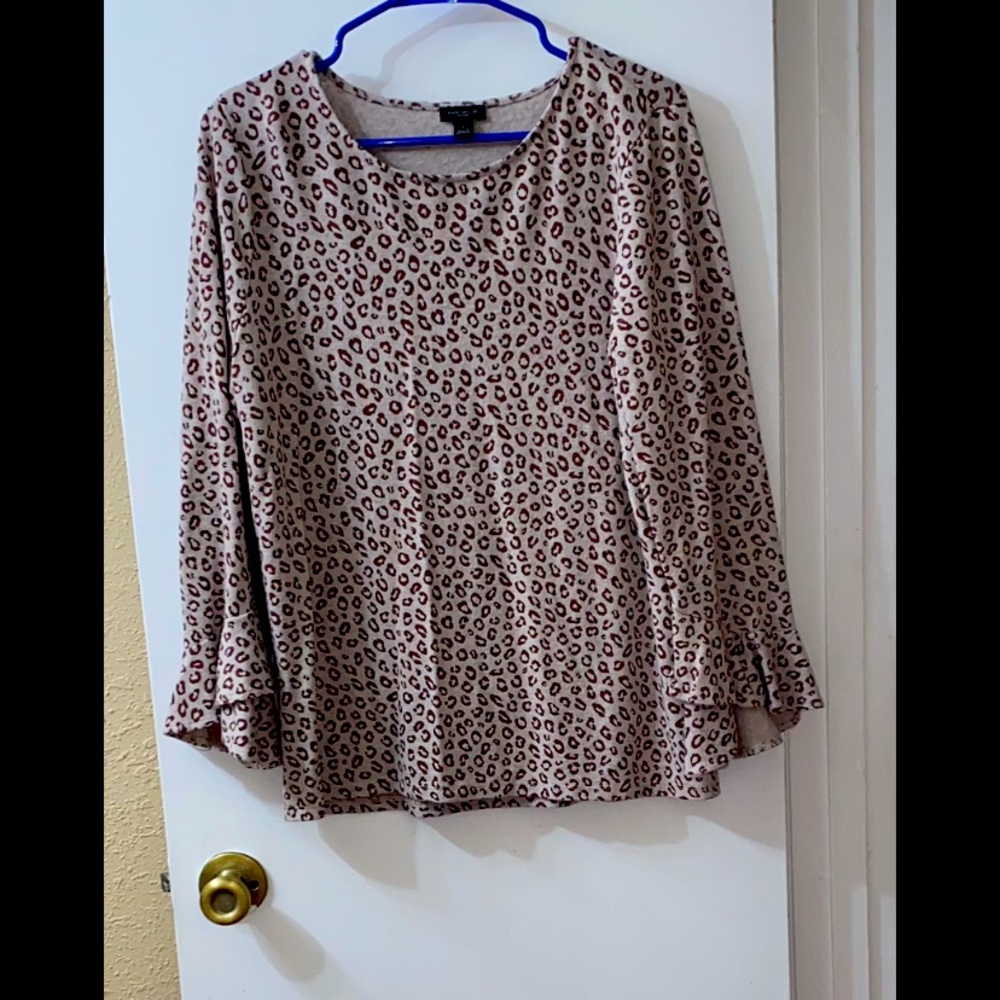 👚 2/$15 SHIRT BLOUSES Ann Taylor Cheetah Print Blouse Size L